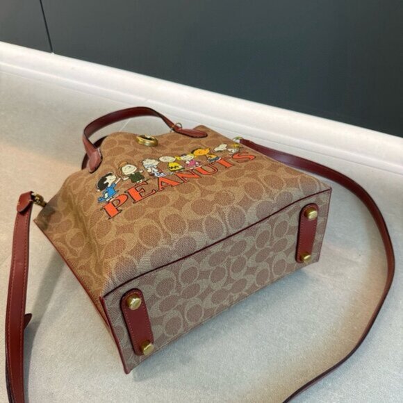 NEW COACH PEANUTS Willow Tote Bag 24 Signature Canvas Tan Brown Multi - Picture 5 of 8